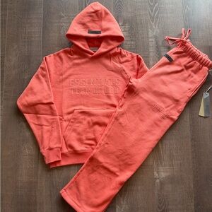 Essentials Coral SS24 Set Size Extra Large